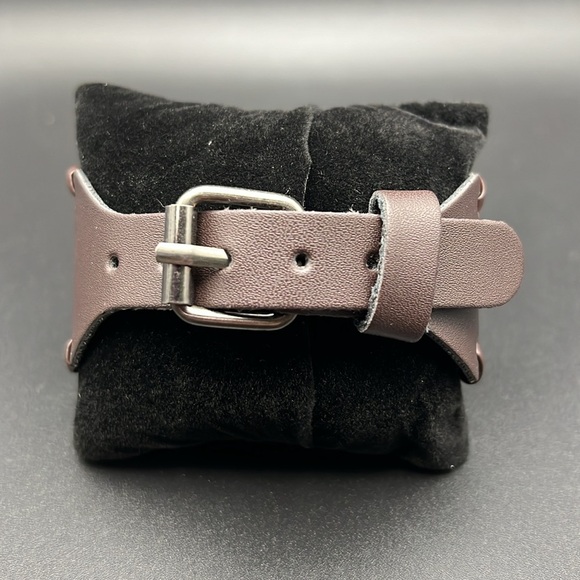 Handmade Bronze Wolf Faux Leather Bracelet - Picture 2 of 7